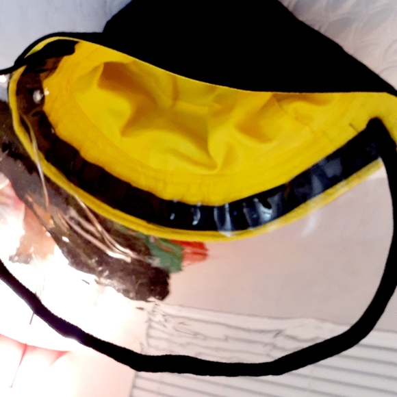 Rain hat with detachable face shield - Picture 2 of 2